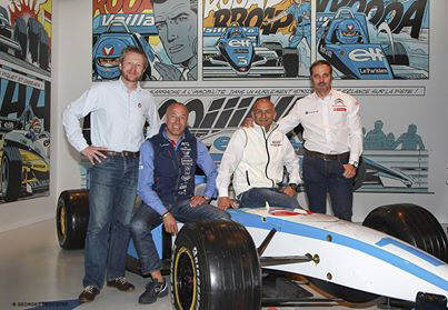 Foto: À l'occasion de l'annonce du retour du championnat FIA-WTCC à Francorchamps, Philippe Graton a accueilli Tom Coronel, Gabriele Tarquini et Yvan Muller dans l'espace Michel Vaillant d'Autoworld Brussels.
Rendez-vous prochainement pour d'autres photos !